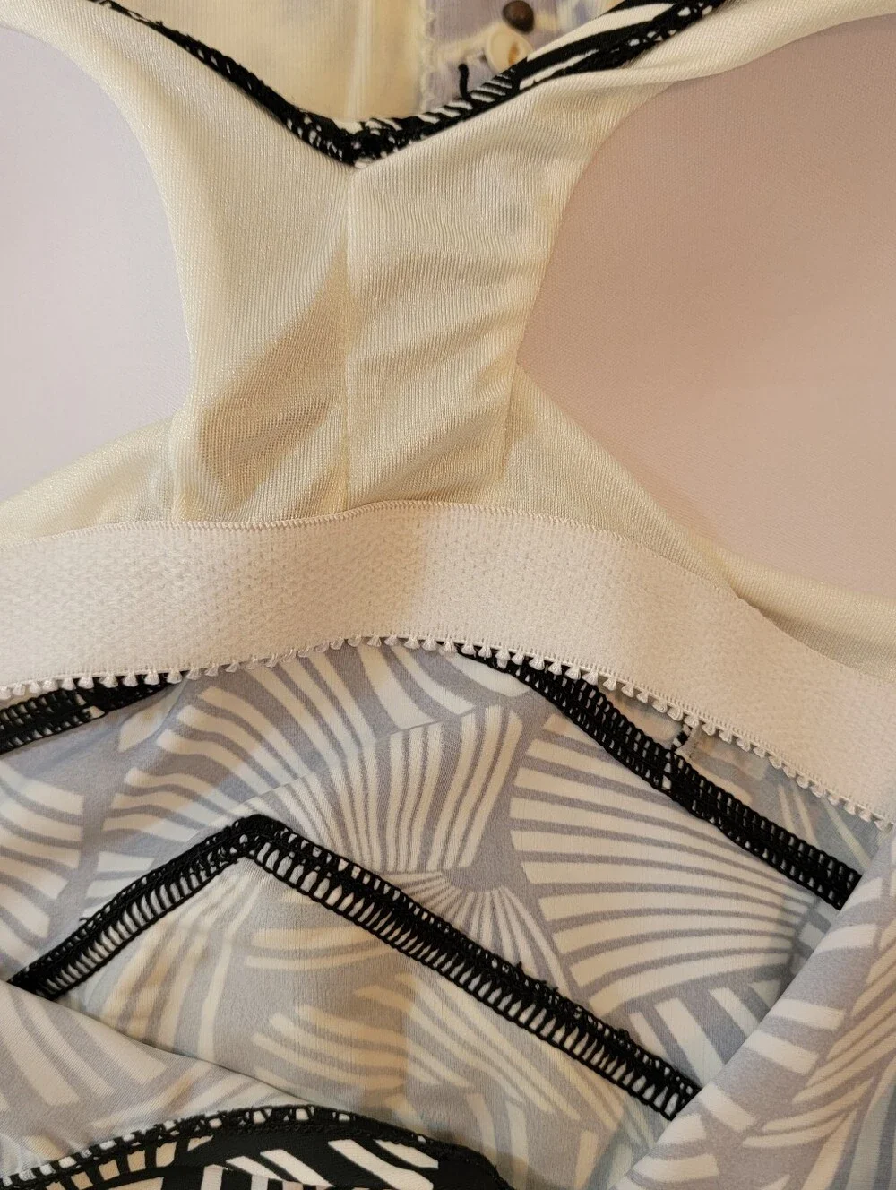 Azul By Maxine Of Hollywood Black and White Skirted Swimsuit Sz 18 Beach Vacay - Picture 8 of 10
